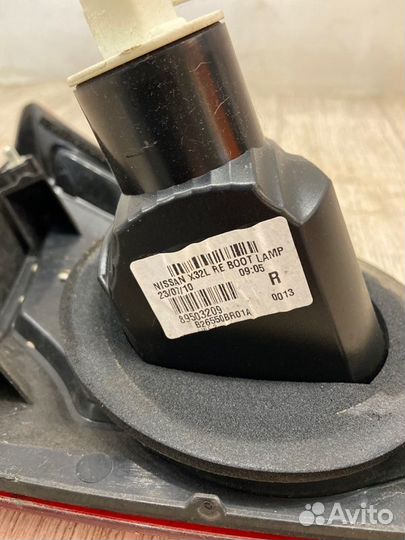 Фонарь в крышку багажника задний правый Nissan