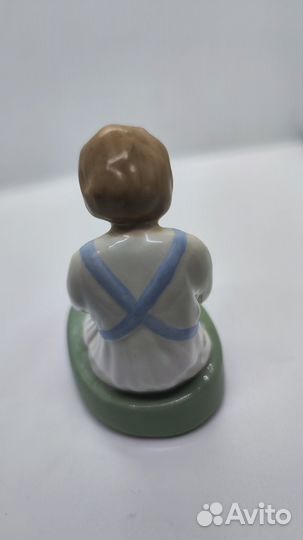 Статуэтка девочка с книгой Городница 30 е годы