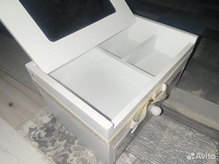 Металлическая шкатулка, деревянная шкатулка