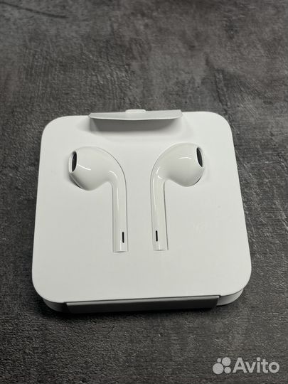Наушники Apple EarPods Lightning из комплекта iPho