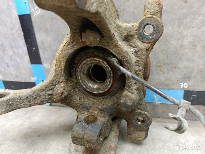 Кулак поворотный передний левый Opel Astra H (3D)