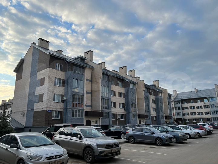2-к. квартира, 68 м², 2/4 эт.