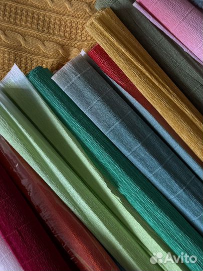 Много гофрированной бумаги одним лотом