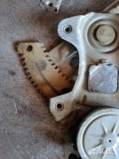 Стеклоподъёмник задний левый Nissan Fuga