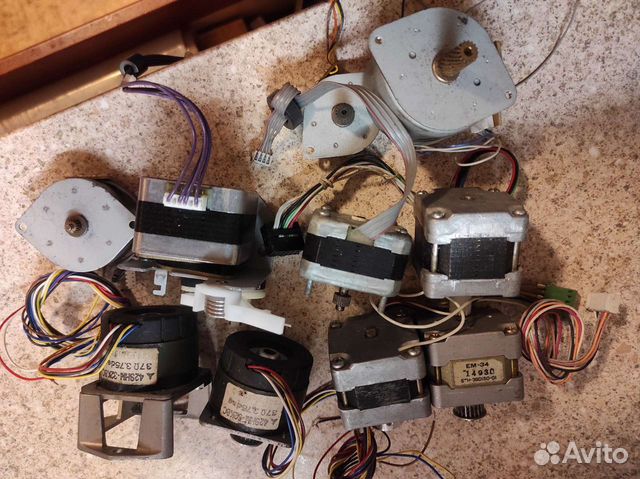 Шаговый двигатель