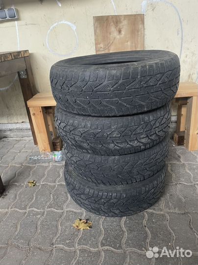 Tigar Winter 215/60 R16