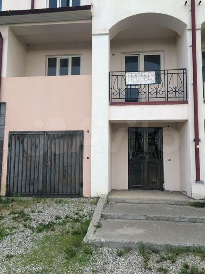 Коттедж 305 м² на участке 6 сот.