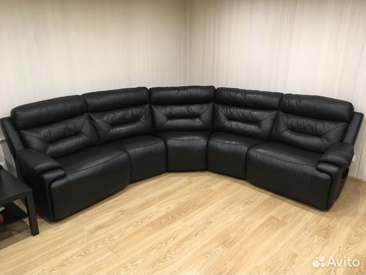 Кожаный диван