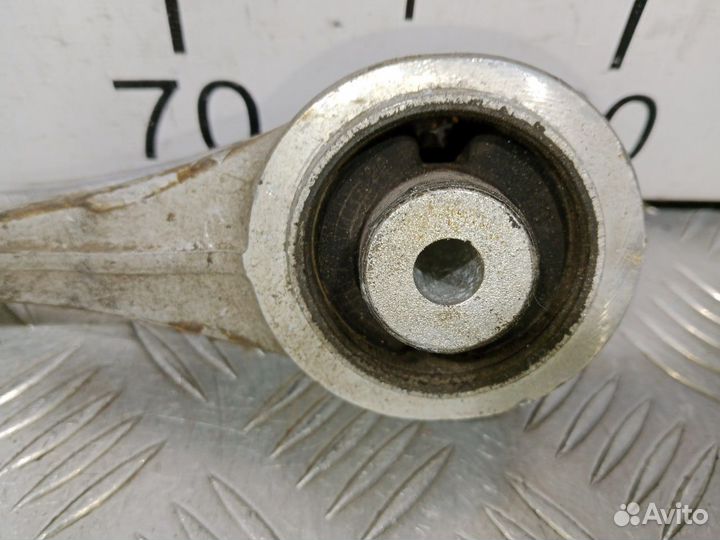 Б/У Рычаг передний верхний правый#005