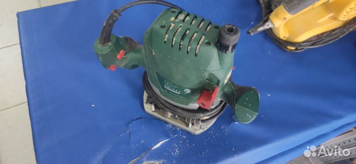 Фрезер Bosch POF 1400 ACE