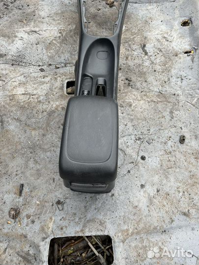 Тонель подлокотник Ниссан Альмера N16