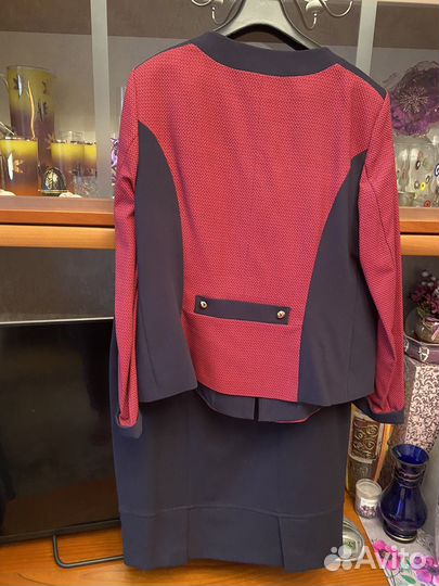 Костюм женский размер 48-50 в отмичнлм состоянии
