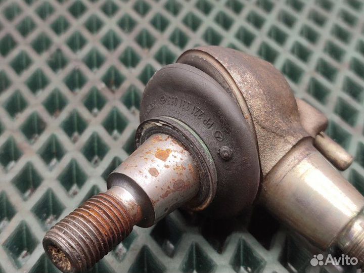 Шаровая опора правая Mercedes E W212 2.0 M274.920