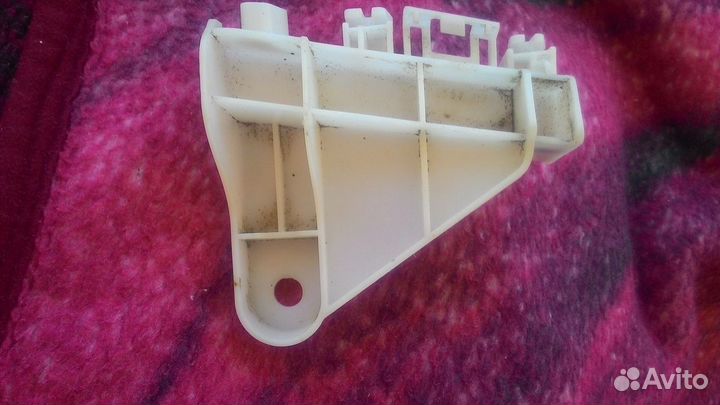 Кронштейн заднего бампера Toyota Corolla 180