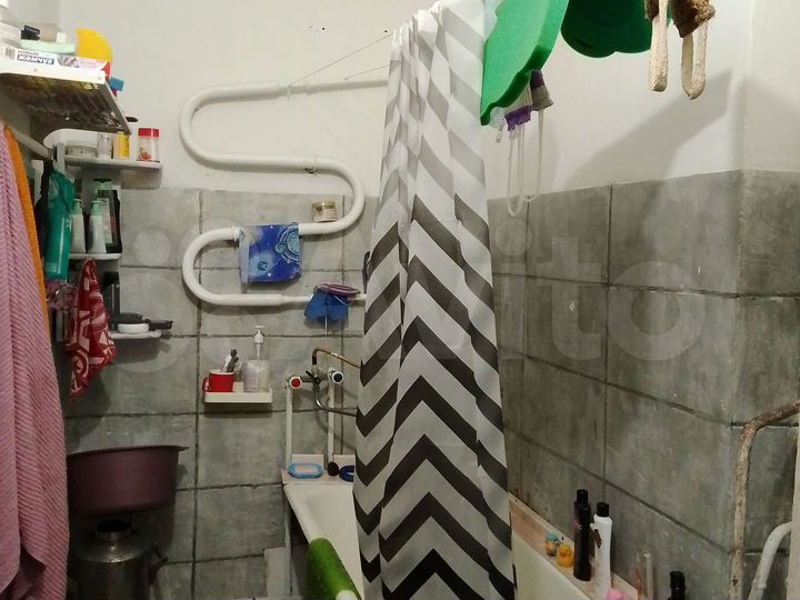 Комната 28 м² в 3-к., 1/2 эт.