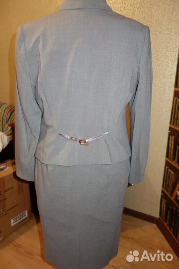 Продам классические костюмы