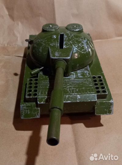 Танк игрушечный СССР на гусенецах