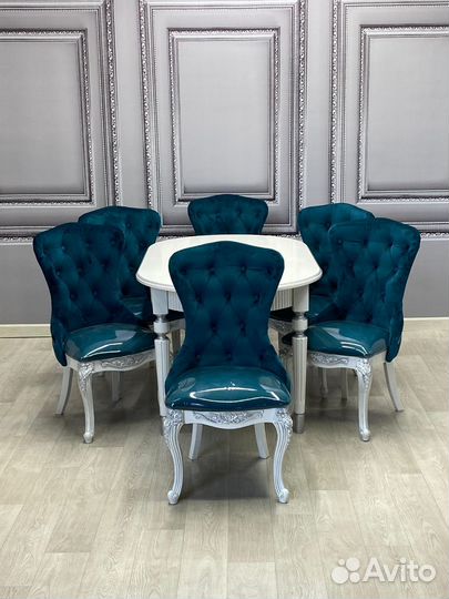 Стол и стулья