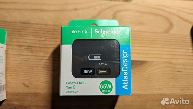 USB type-C розетка Schneider electric ATN001027