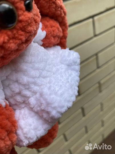 Вязанная игрушка «зайка в юбке»