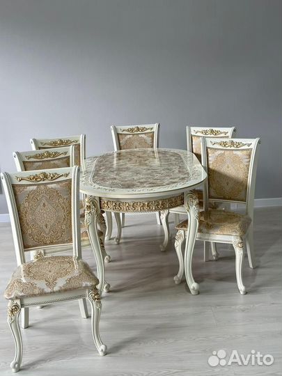 Стол и стулья