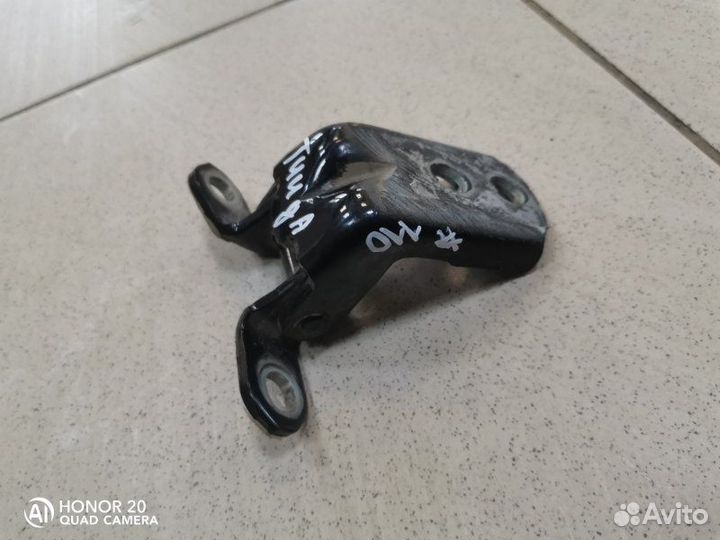 Петля двери задняя правая Nissan Tiida C11 HR 16