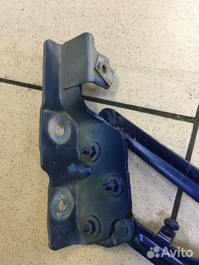 Петля капота передняя левая Opel Astra J