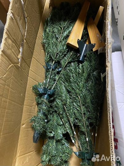 Ель искусственная 180 см на деревянной подножке