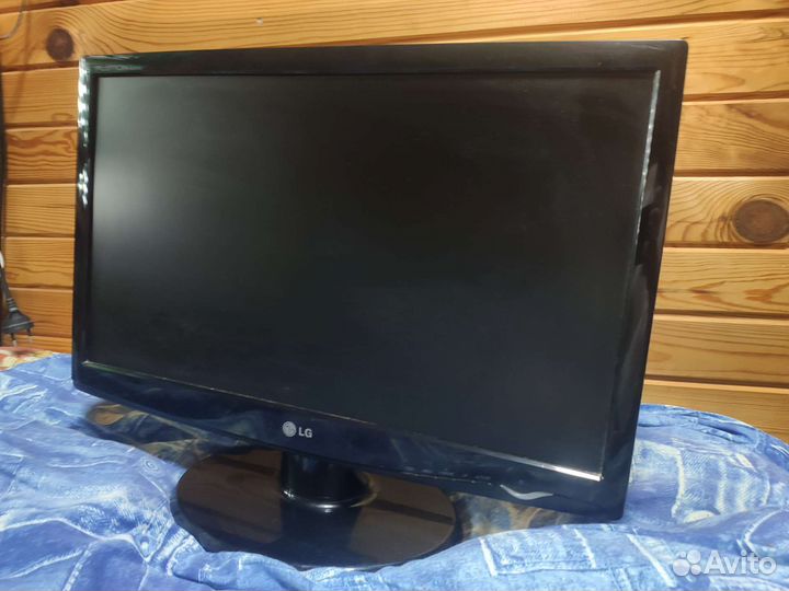 Монитор LG flatron w2243s