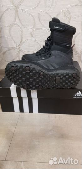 Спортивные ботинки