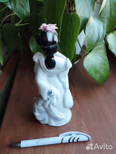 Гейша фарфор статуэтка