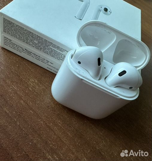 Беспроводные наушники apple airpods