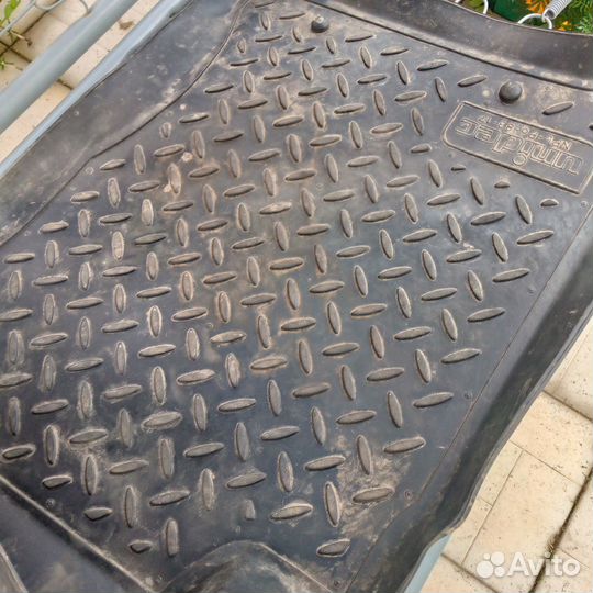 Автомобильные коврики резиновые на саненг кайрон