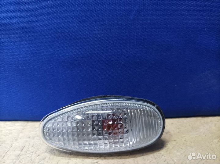 Повторитель в крыло Outlander 1 2003-2008