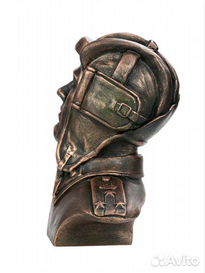 Бюст советского танкиста (тонирован под бронзу)