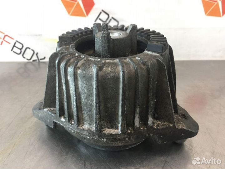 Подушка крепления двигателя Mercedes C-Class W204