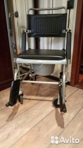Кресло-стул с санитарным оснащением для больных