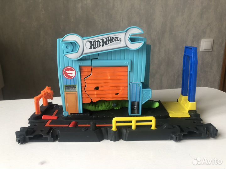 Трек Hot Wheels “атака аллигатора»