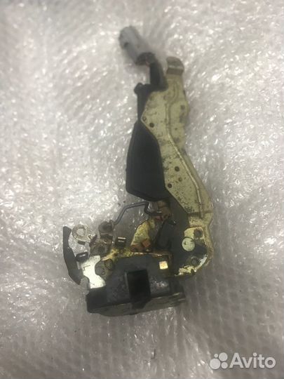 Замок двери задний левый Toyota Corolla Ceres