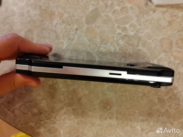 Карманная игровая приставка