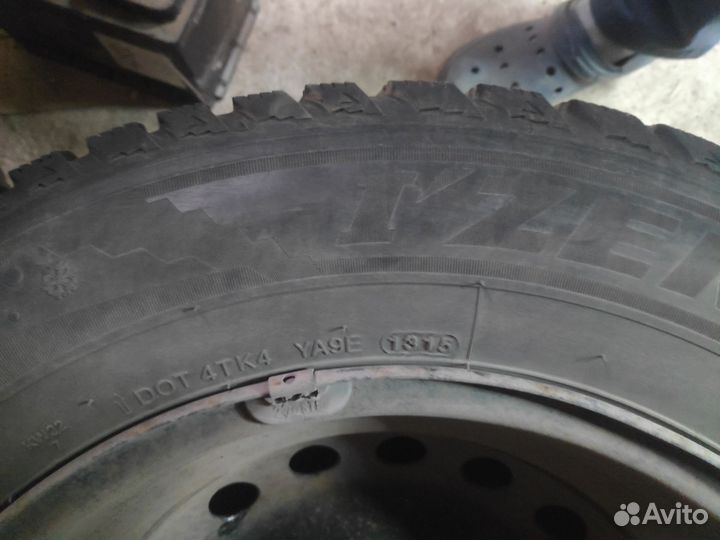 Kumho I'Zen KW23 215/65 R16 88T