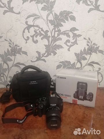 Зеркальный фотоаппарат Canon 1200D