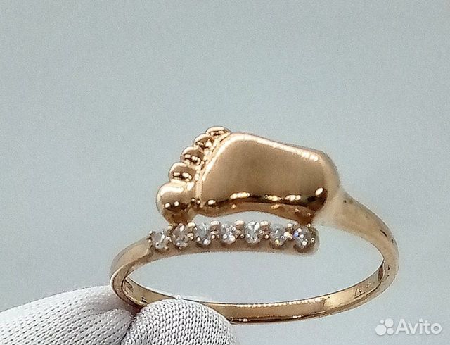 Кольцо с синтетическим камнем Золото