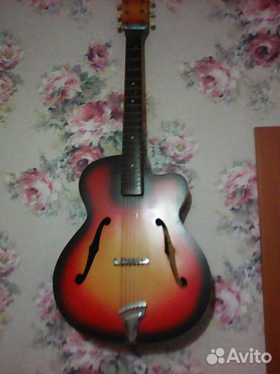 Акустическая гитара 