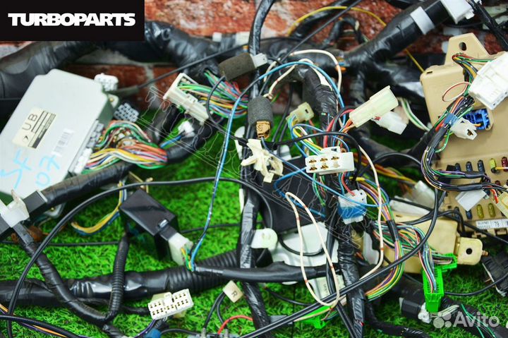 Коса автомобиля Subaru Forester SF5 EJ205