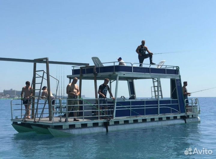 Рыбалка с пикником в черном море