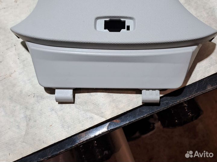 Обшивка центральной стойки левая Octavia A7