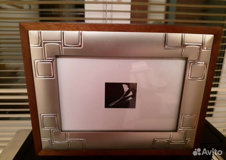 Деревянный фотоальбом и четыре рамки(Новый)