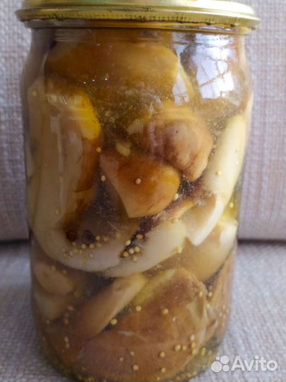 Грибы маринованные