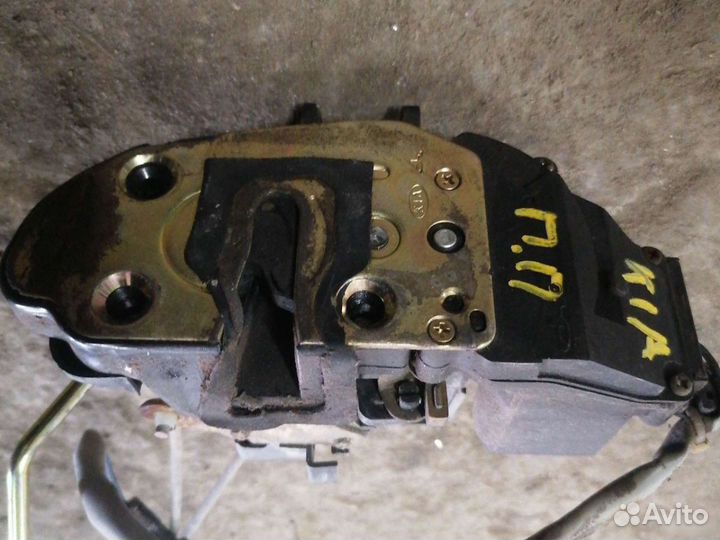 Замок двери передней правой Kia Spectra 2001-2011